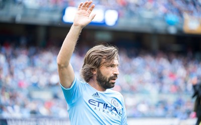 飞亚体育独家-佩里西奇赛后与队友庆祝胜利